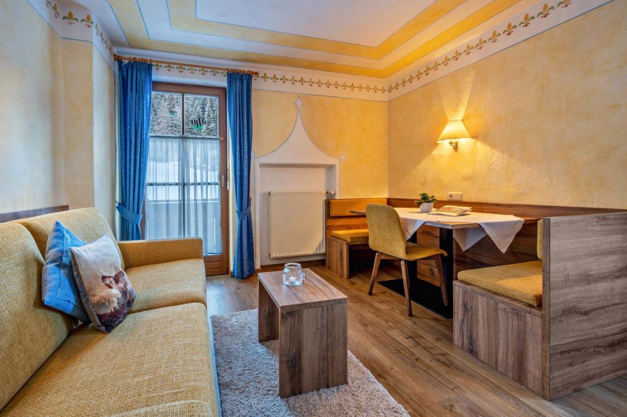 Haus Zur Vogelweide App 2 Apartment Dobbiaco Exterior foto
